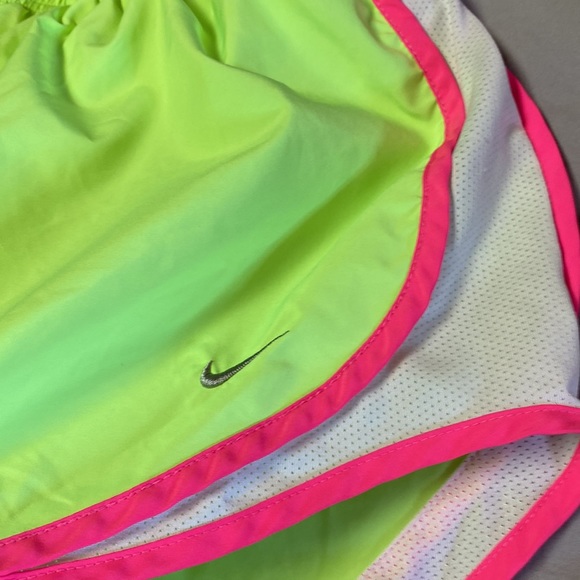 ‎Nike - Picture 3 of 7